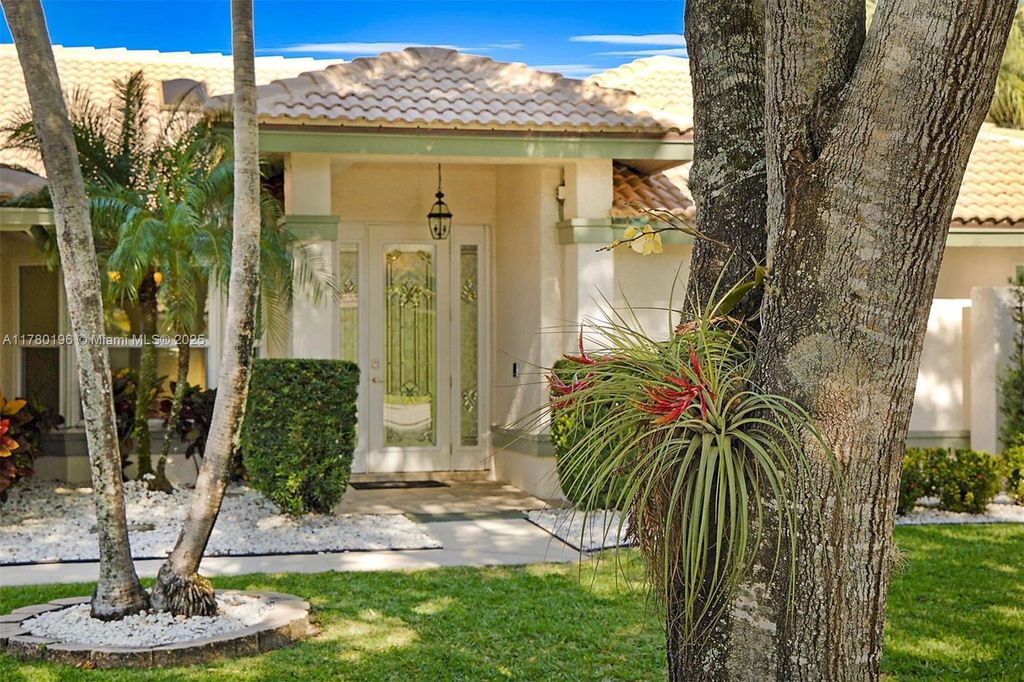 Photo of 18295 Lake Bend Dr, Jupiter, FL 33458 (MLS # A11780196)