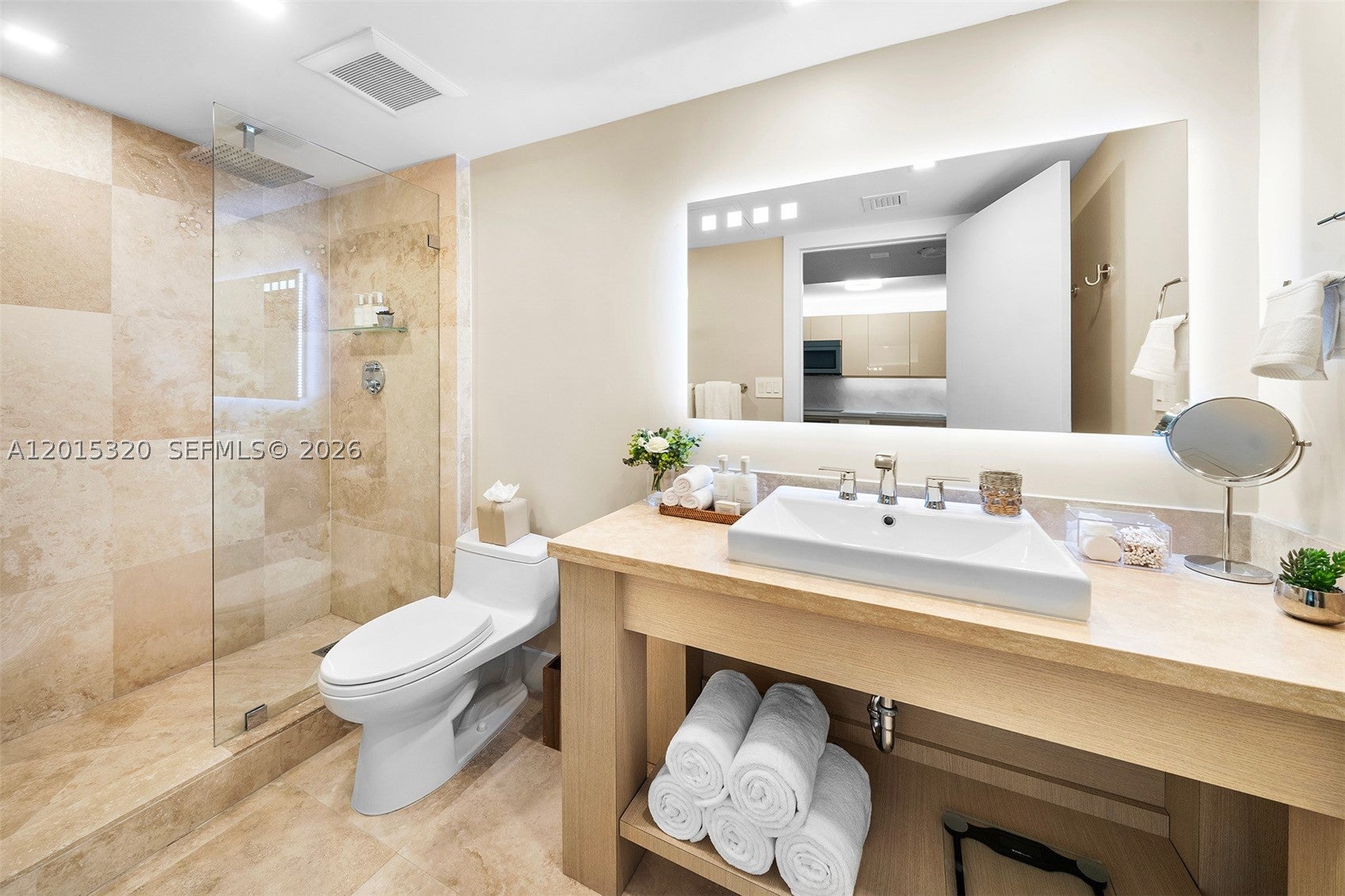 2301 Collins Ave 1129