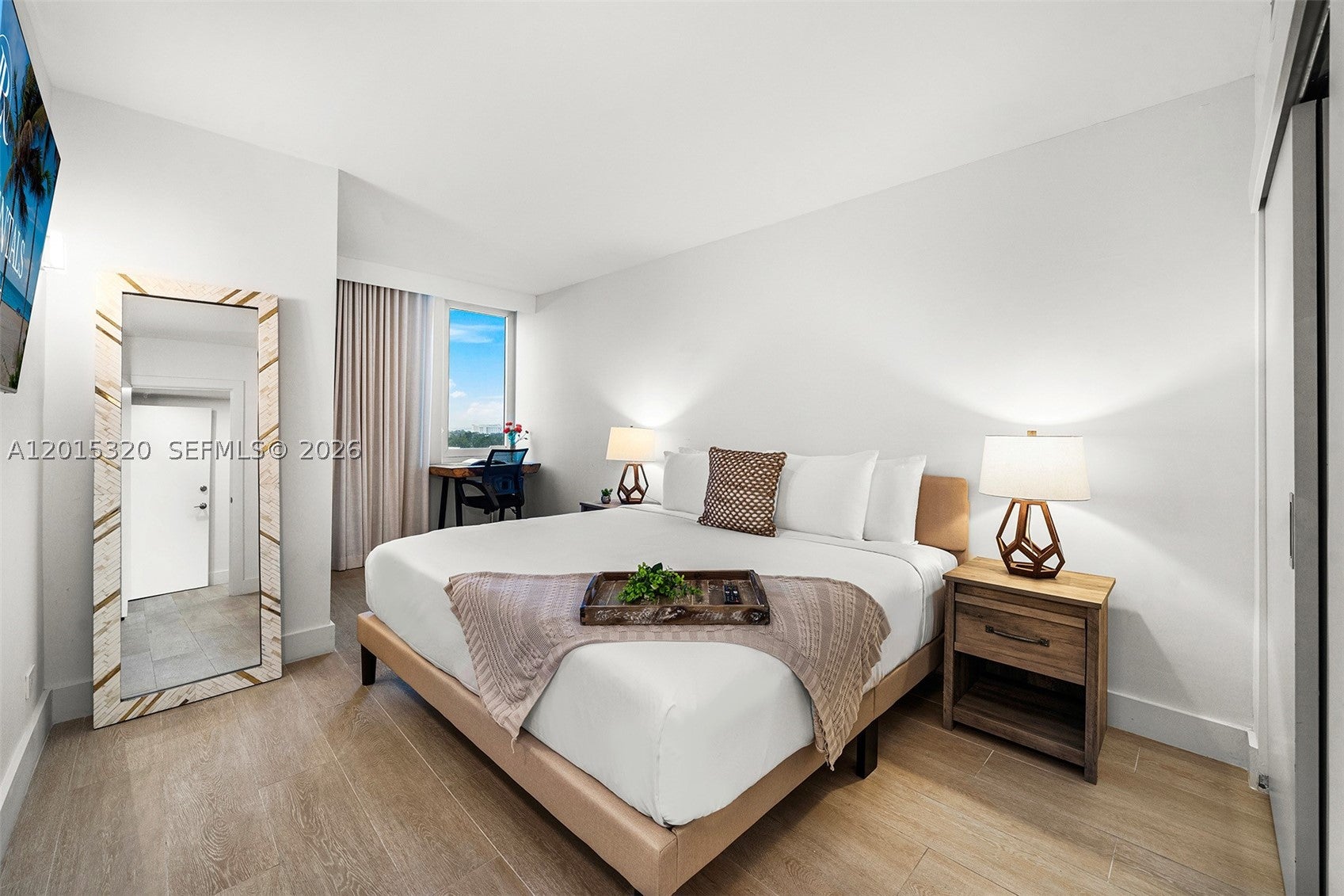 2301 Collins Ave 1129