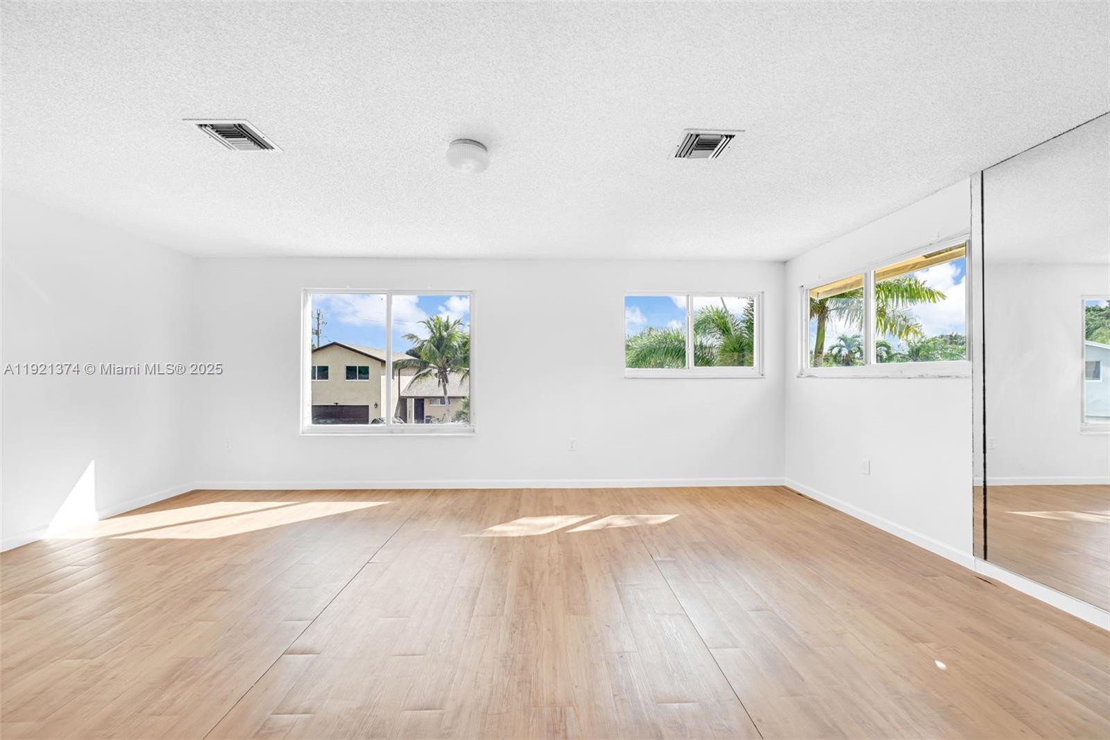 BOULEVARD NORTH - Residential