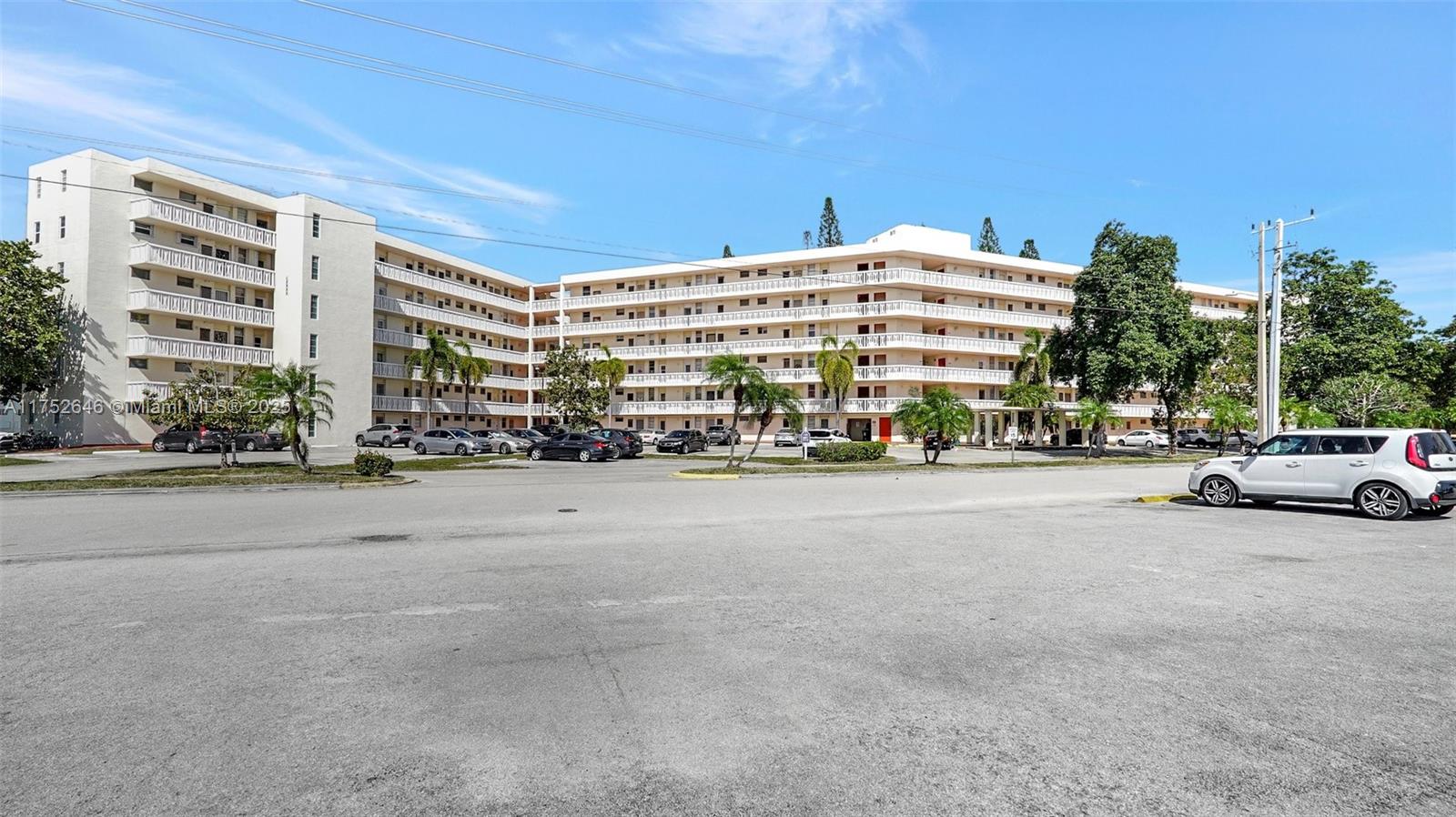 Property for Sale at 2905 Point East Dr L208, Aventura, Miami-Dade County, Florida - Bedrooms: 1 
Bathrooms: 1  - $195,000