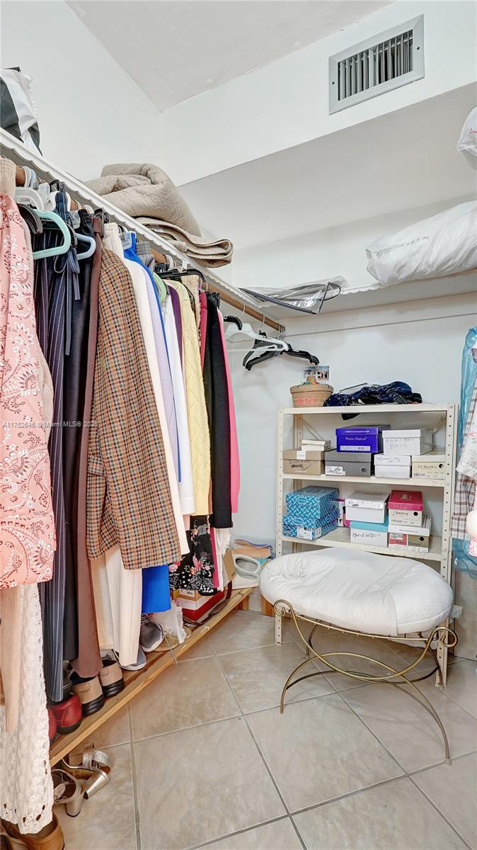 POINT EAST SEC III CONDO - Residential