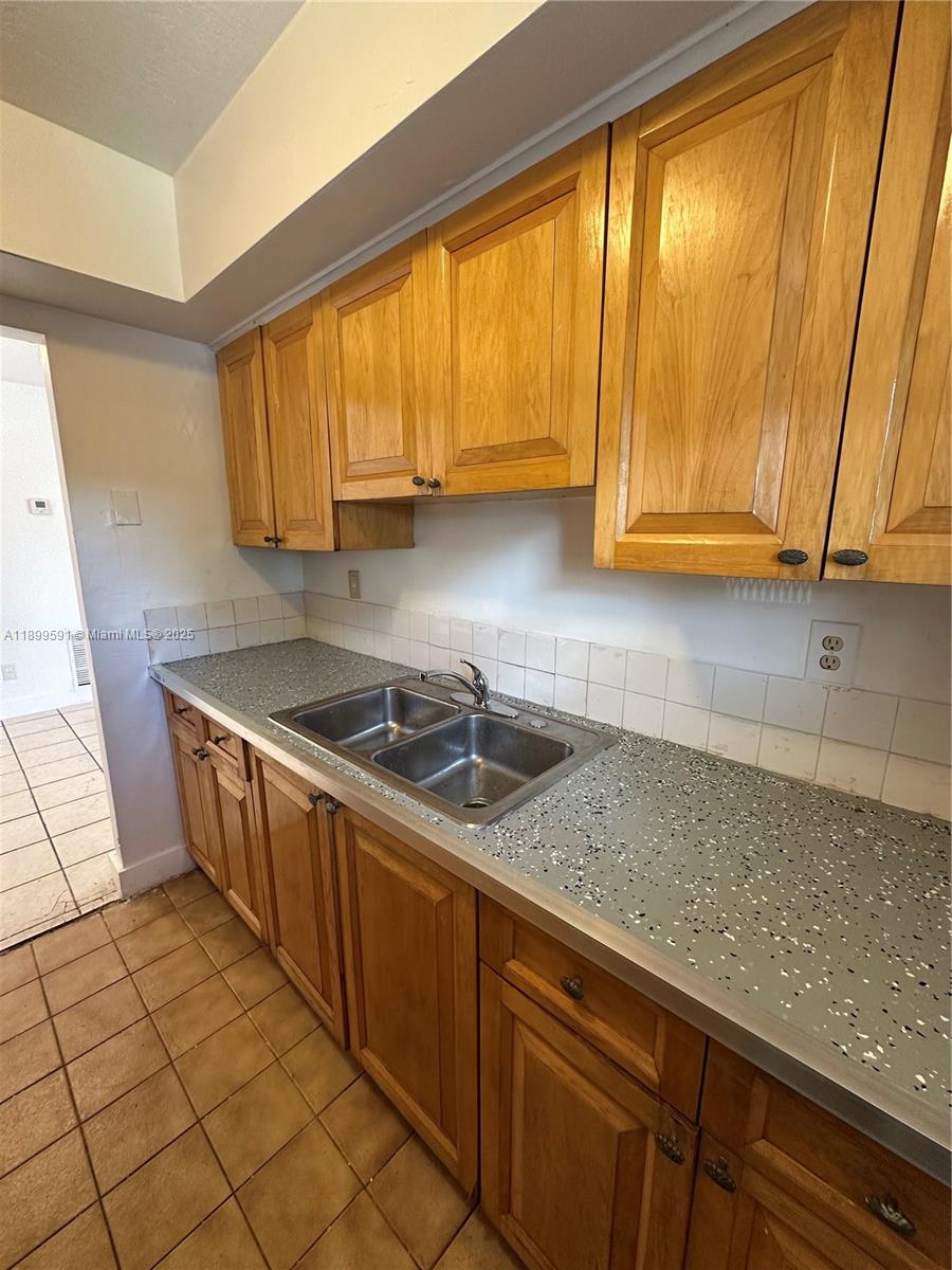 COMML ARLINGTON - Residential Lease