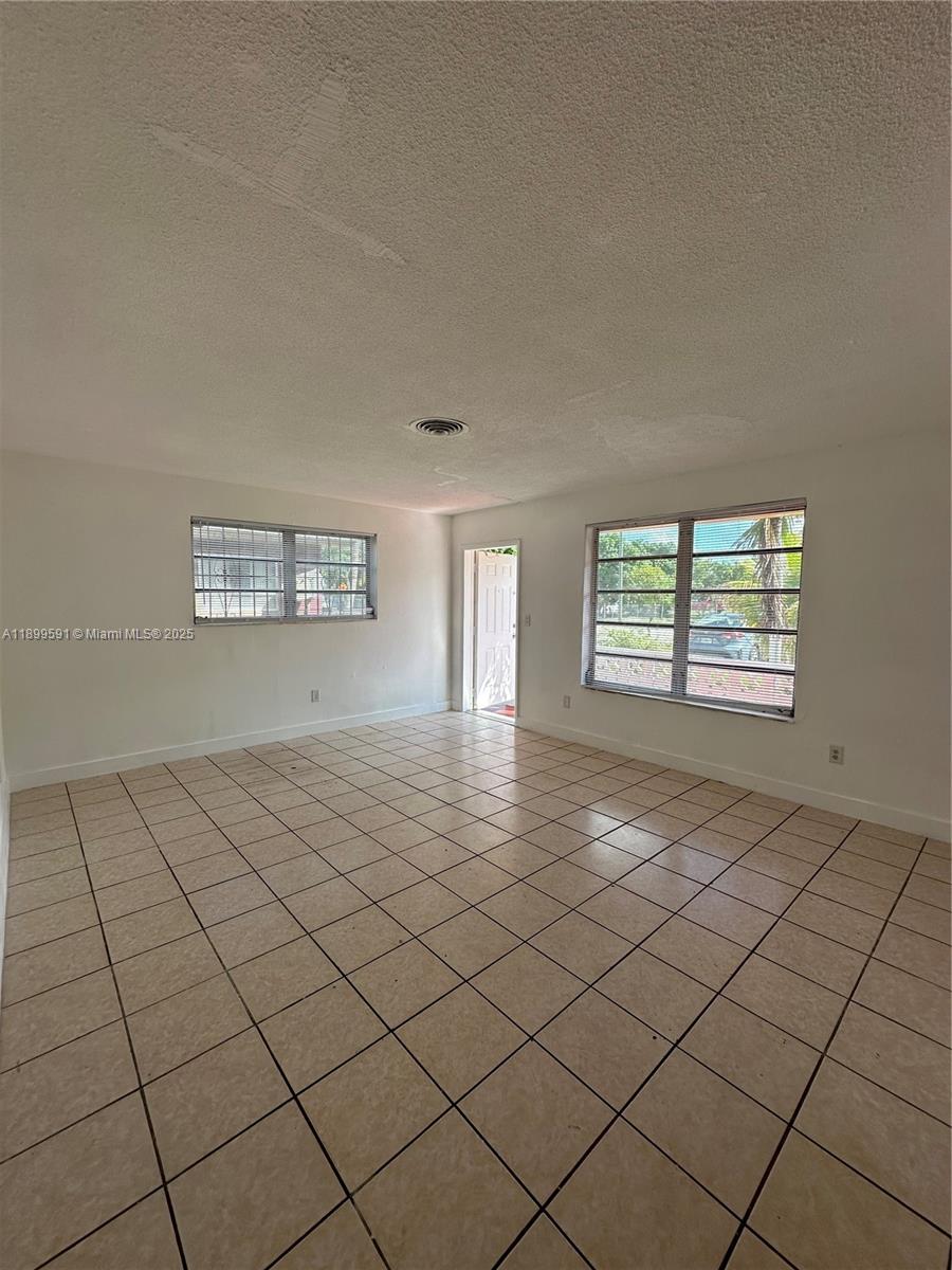 COMML ARLINGTON - Residential Lease