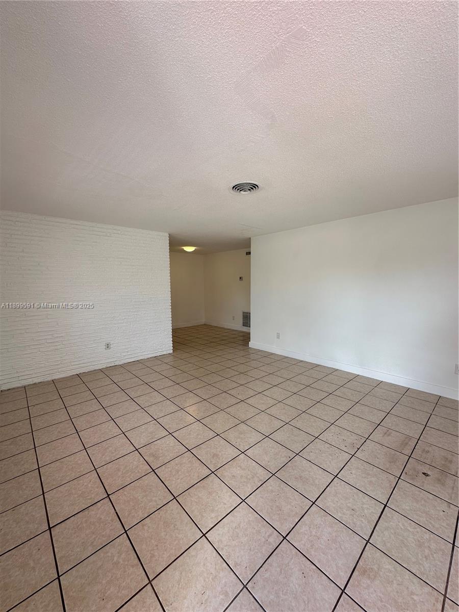 COMML ARLINGTON - Residential Lease