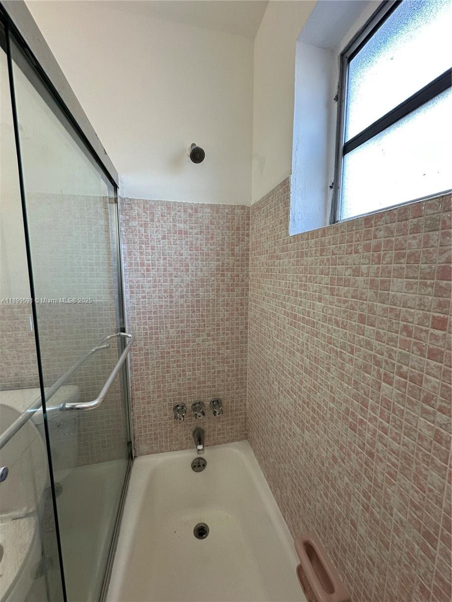 COMML ARLINGTON - Residential Lease