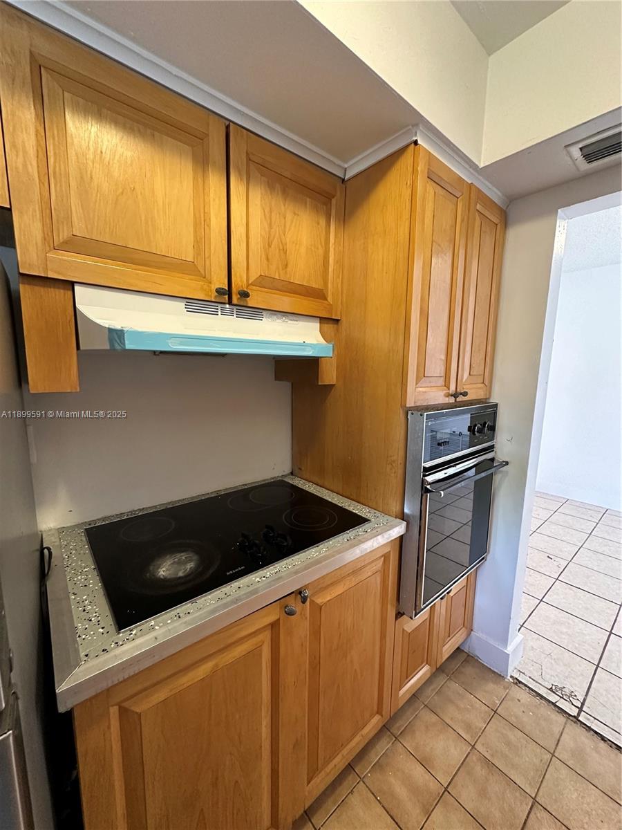 COMML ARLINGTON - Residential Lease