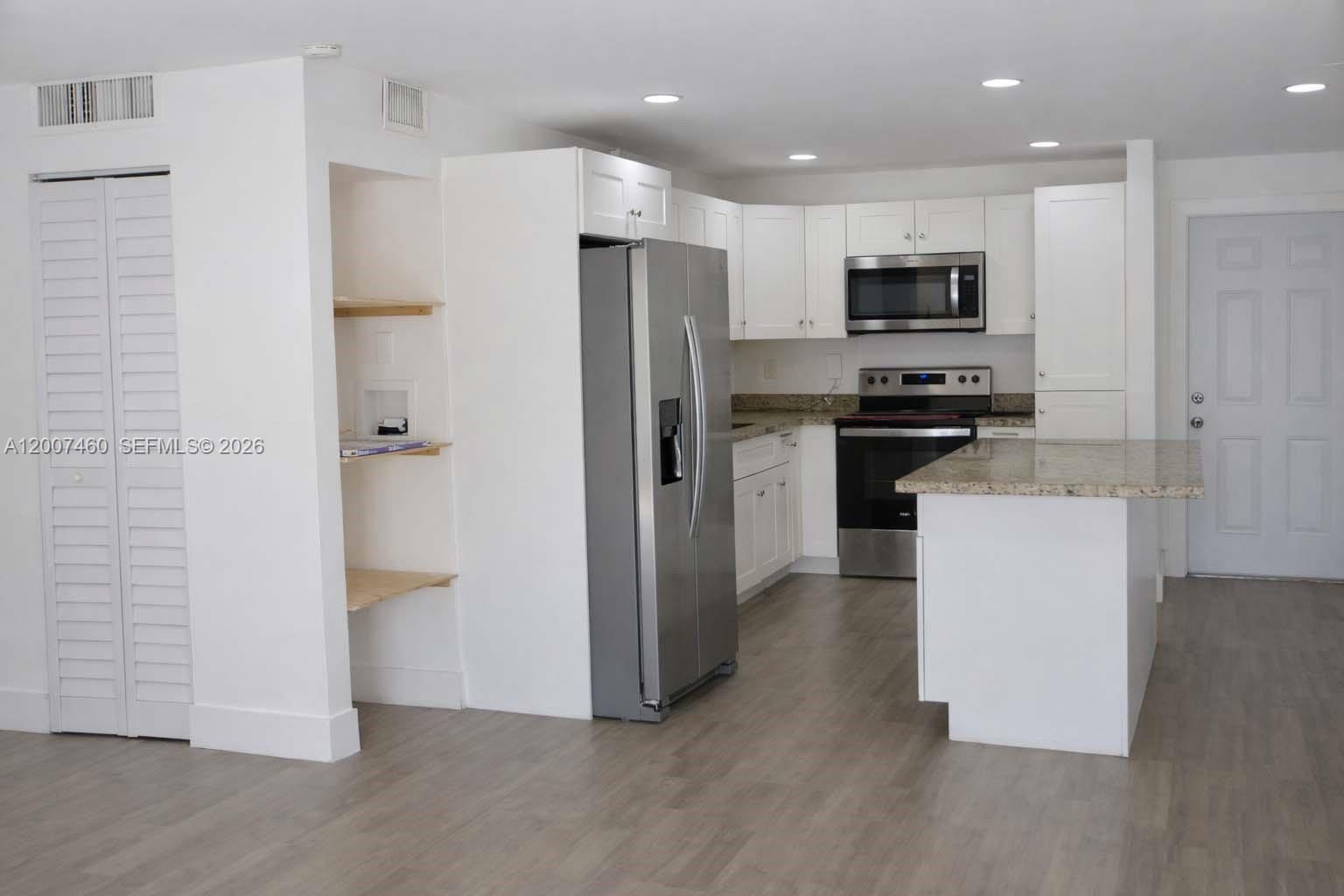 INTERNATIONAL CONDO - Residential