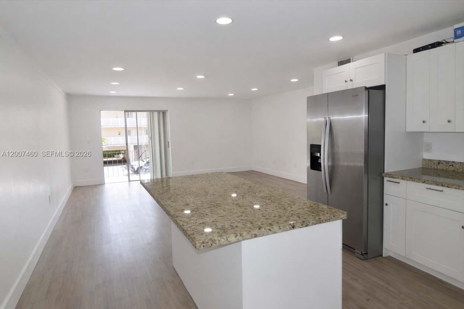 INTERNATIONAL CONDO - Residential