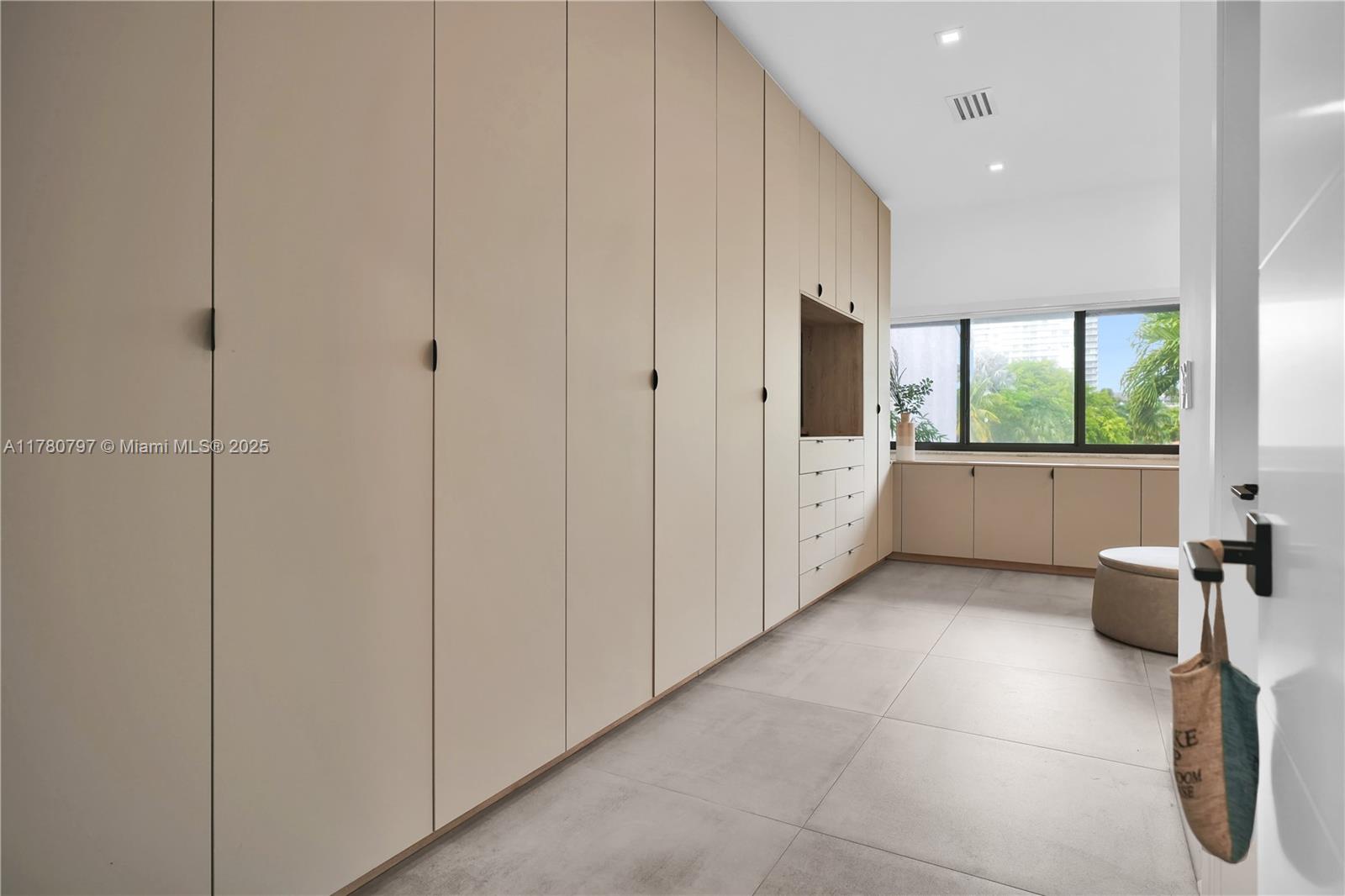 POINCIANA IS YT & RCQ CLU - Residential