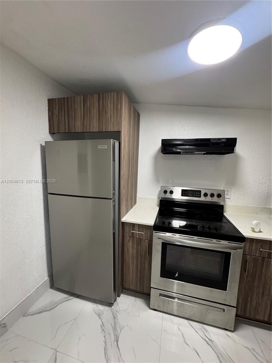 DE CARLO SUB - Residential Lease