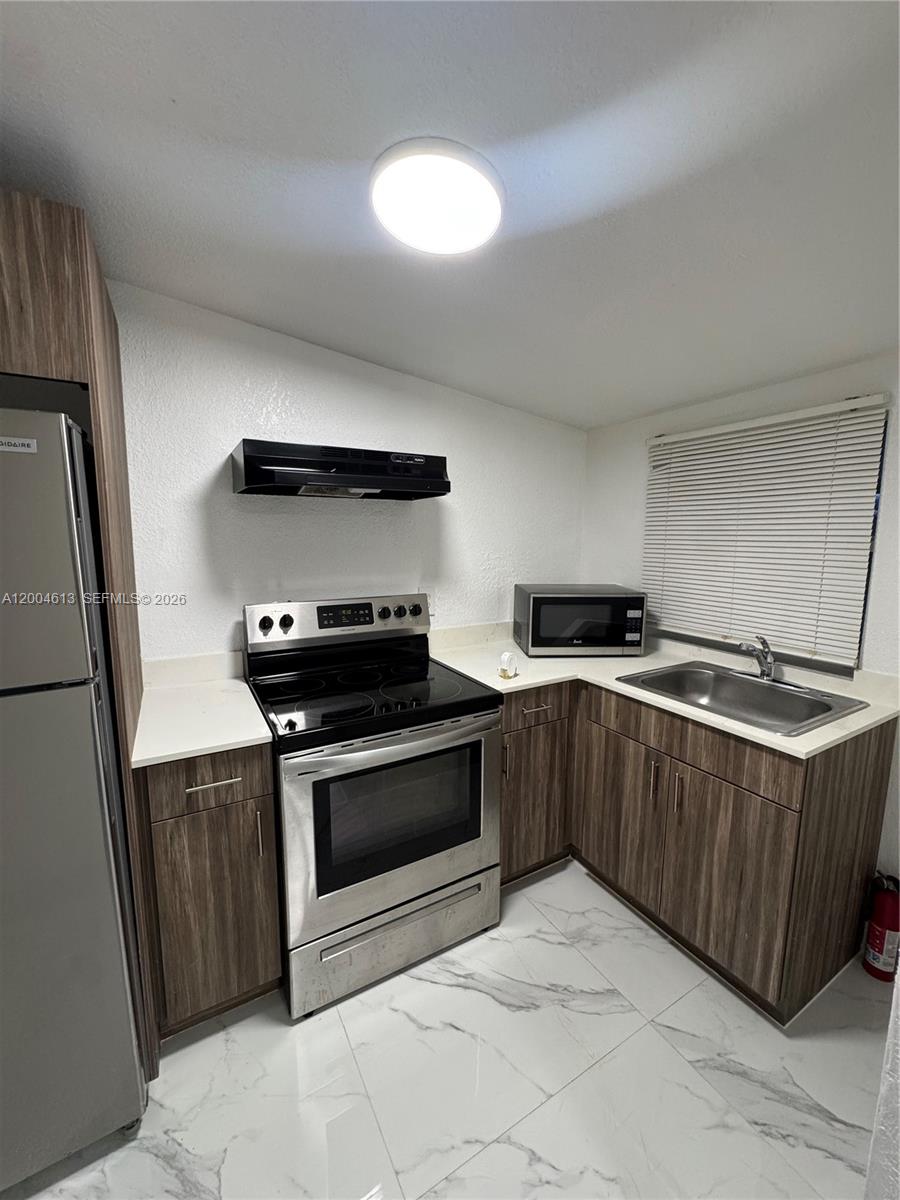 DE CARLO SUB - Residential Lease