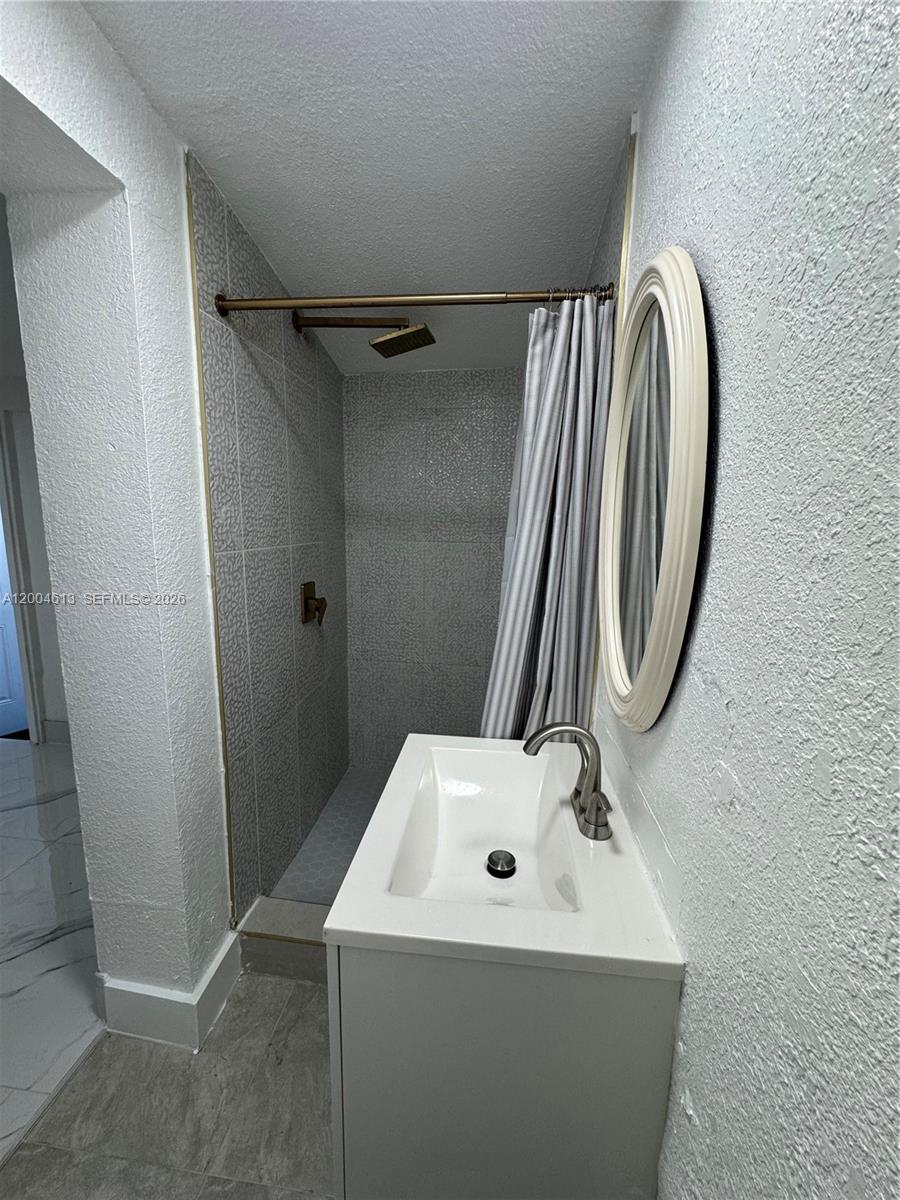 DE CARLO SUB - Residential Lease