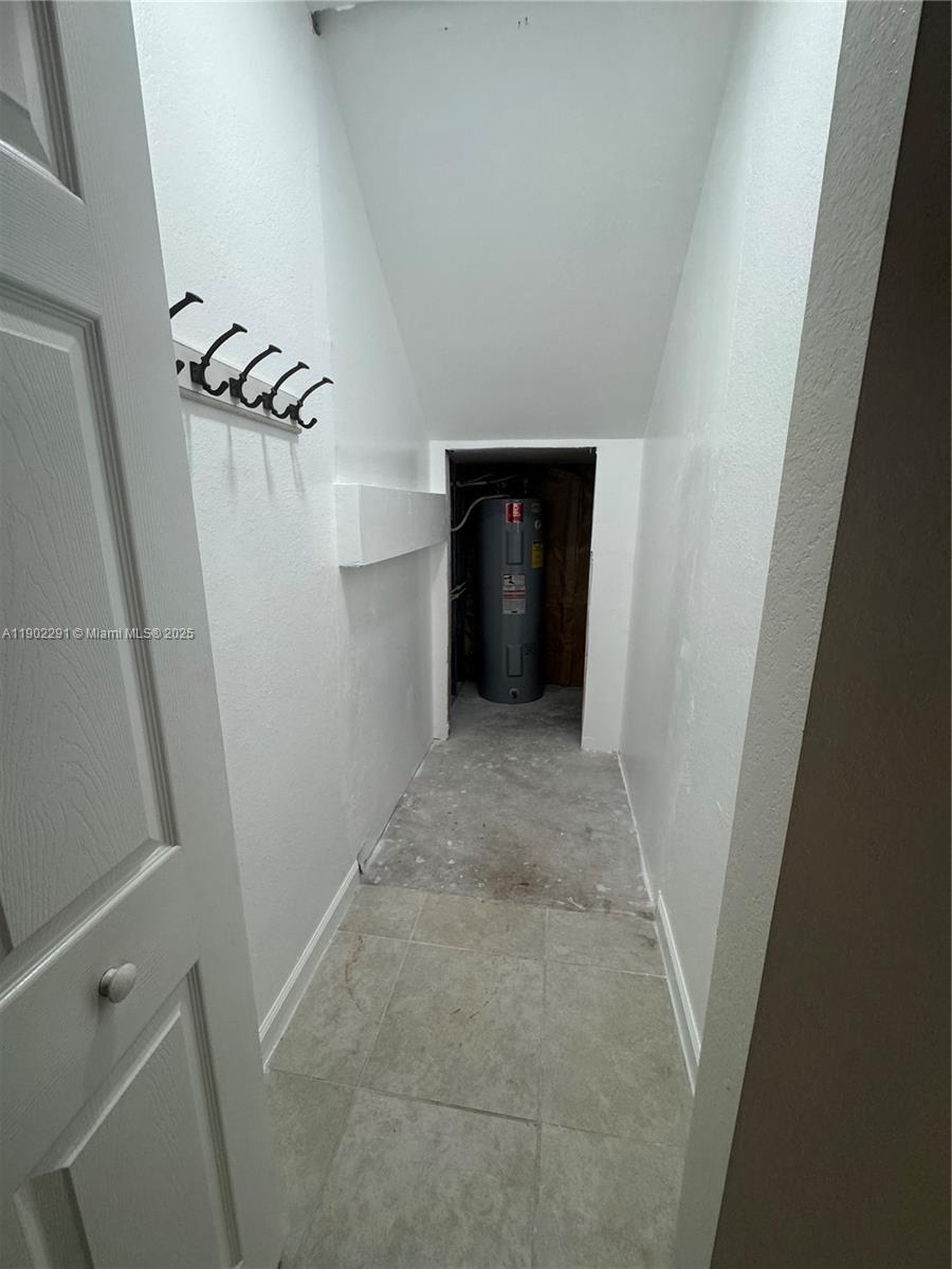 KENDALL COMMONS RESIDENTI - Residential Lease