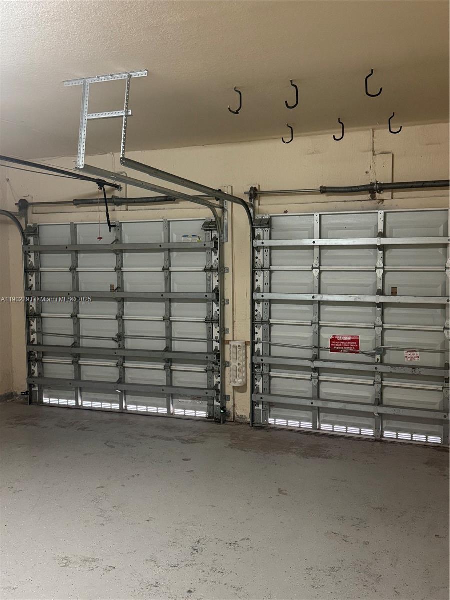 KENDALL COMMONS RESIDENTI - Residential Lease