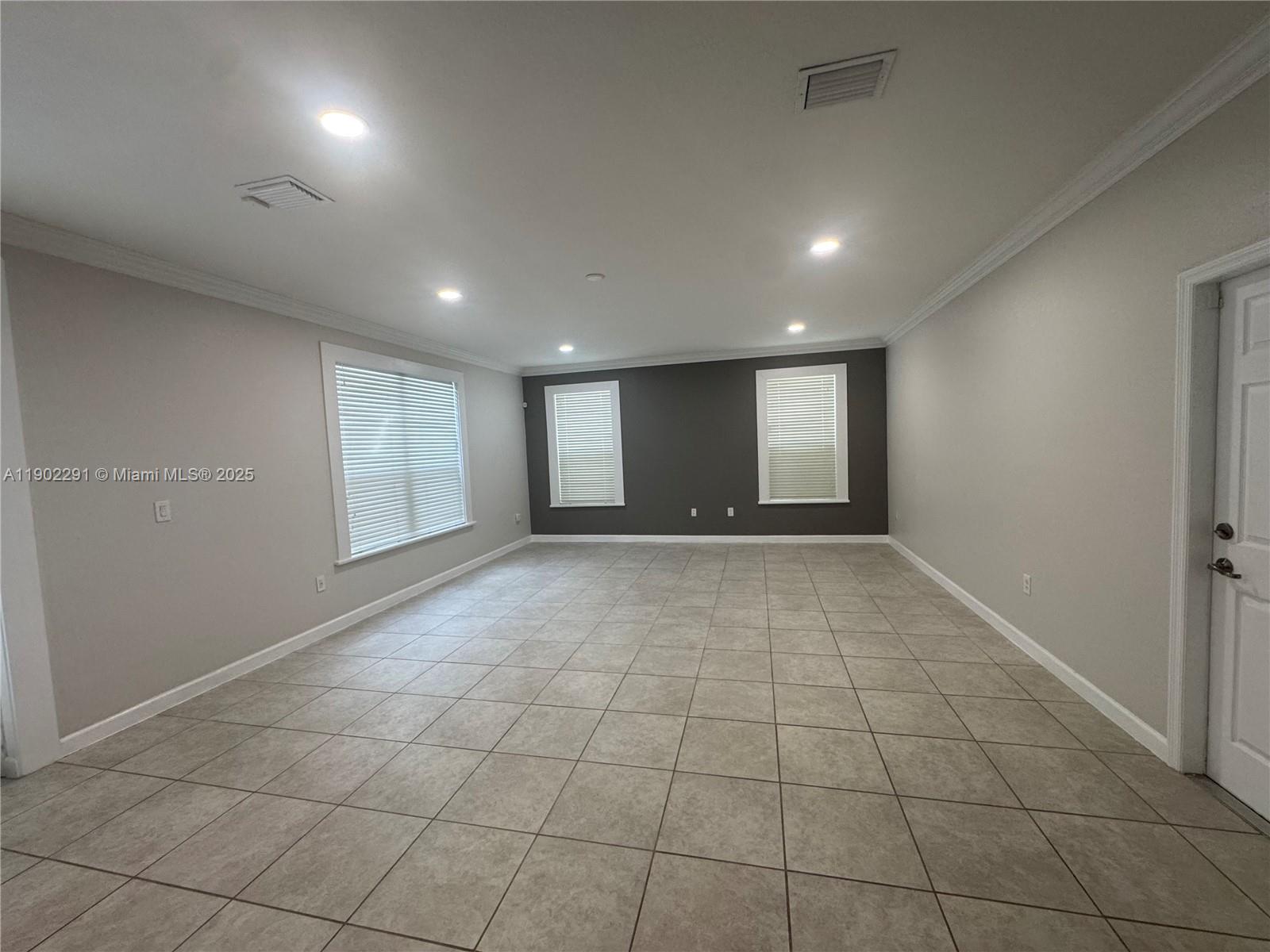 KENDALL COMMONS RESIDENTI - Residential Lease