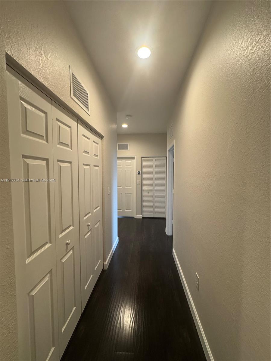 KENDALL COMMONS RESIDENTI - Residential Lease