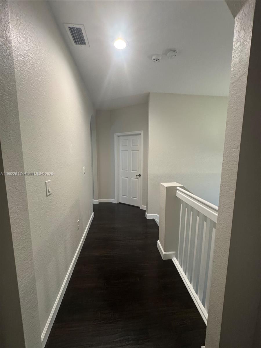 KENDALL COMMONS RESIDENTI - Residential Lease