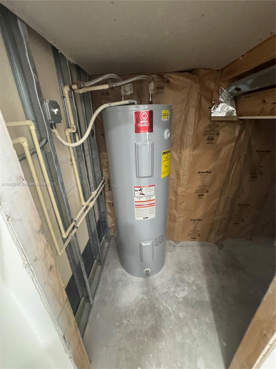 KENDALL COMMONS RESIDENTI - Residential Lease