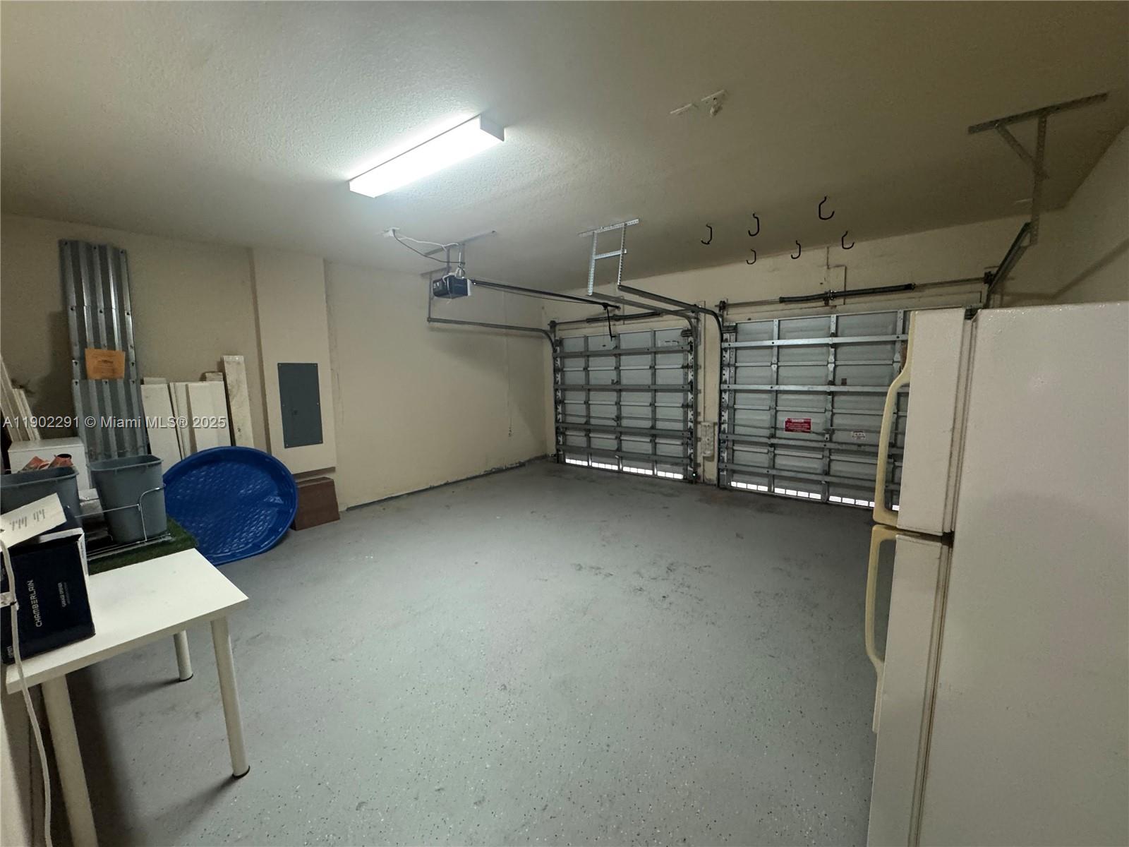 KENDALL COMMONS RESIDENTI - Residential Lease