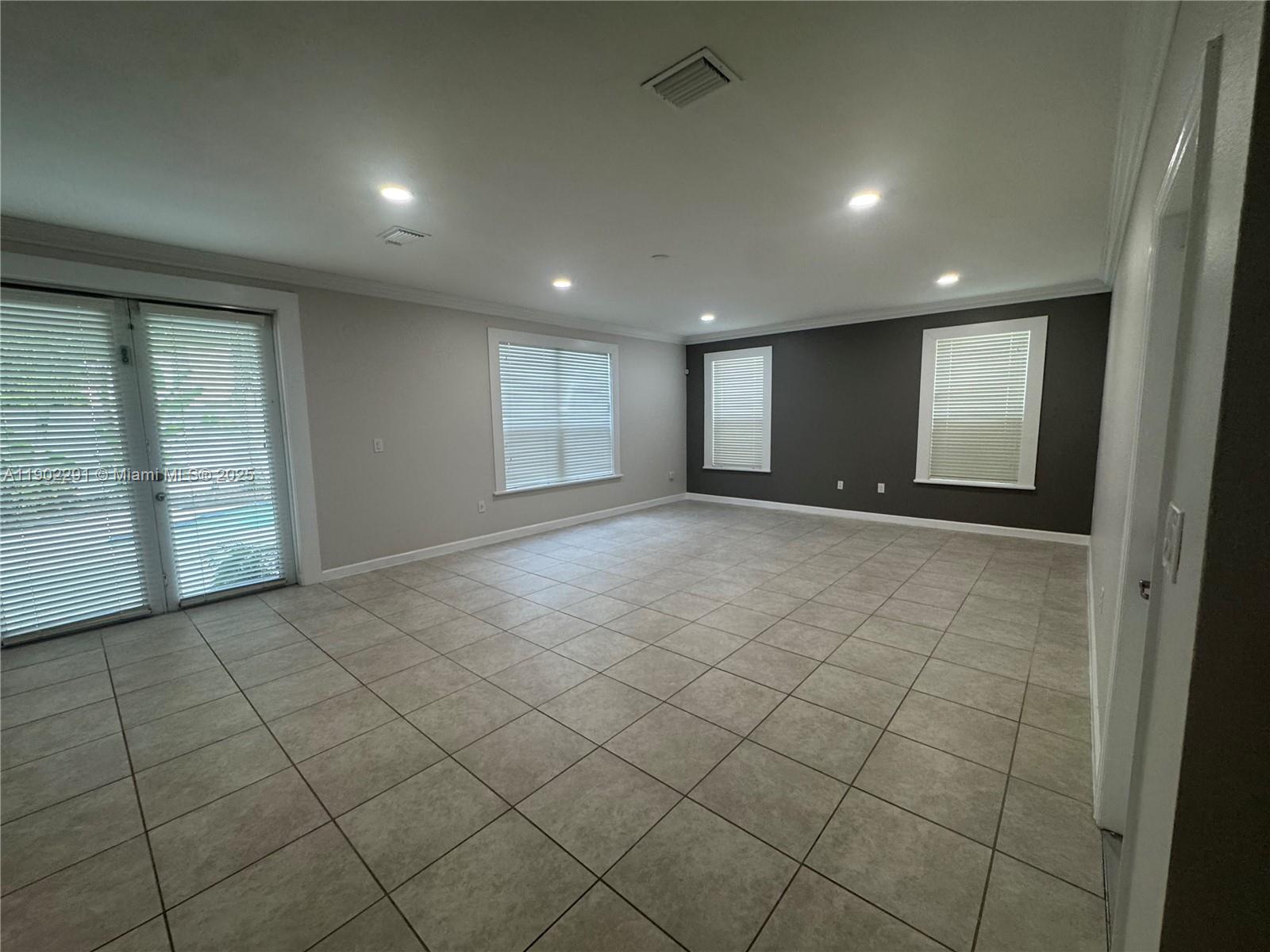 KENDALL COMMONS RESIDENTI - Residential Lease