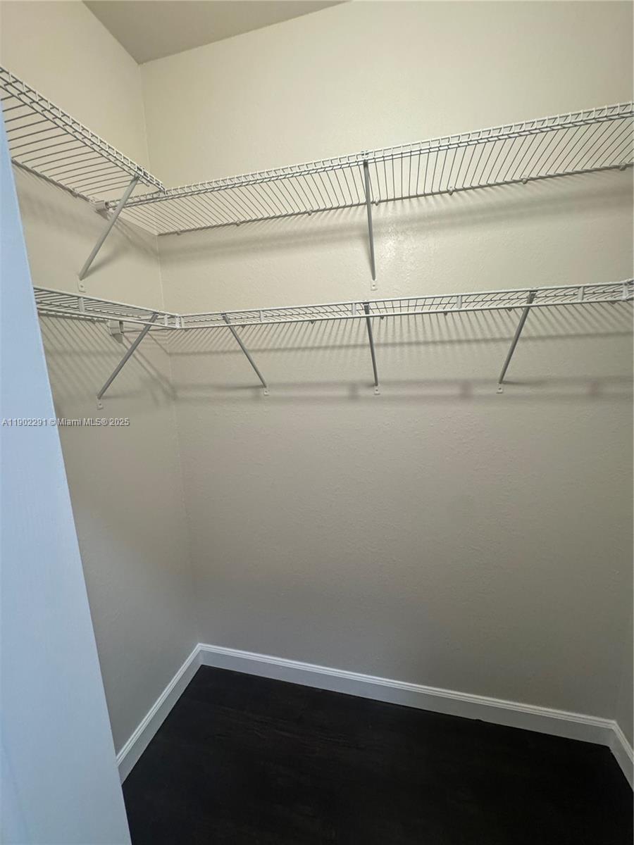 KENDALL COMMONS RESIDENTI - Residential Lease