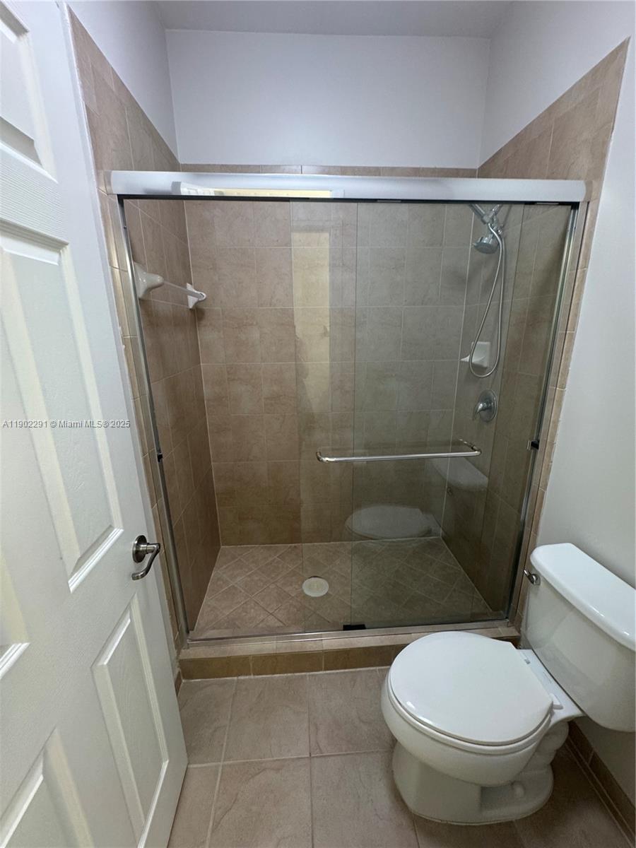 KENDALL COMMONS RESIDENTI - Residential Lease