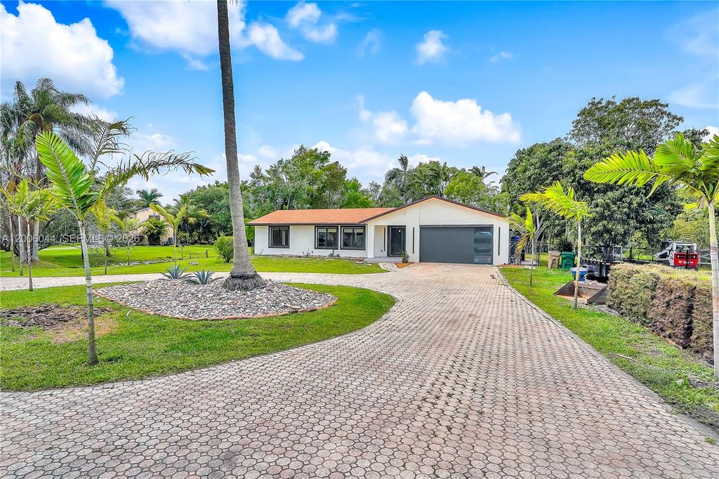 Photo of 4700 SW 110th Ave, Davie, FL 33328 (MLS # A12006044)
