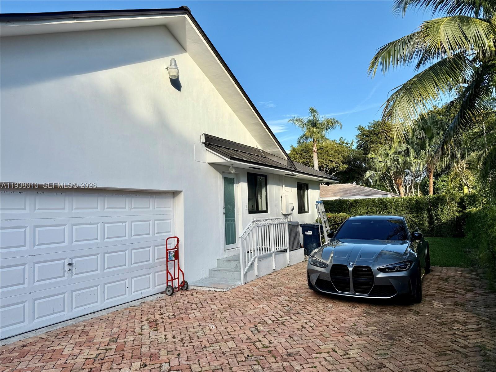 CUTLER BAY ESTATES - Residential