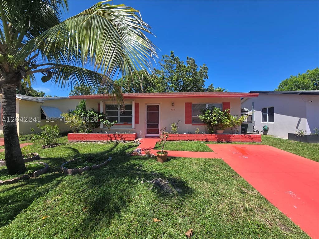 Photo of 4717 NW 50th St, Tamarac, FL 33319 (MLS # A12042241)