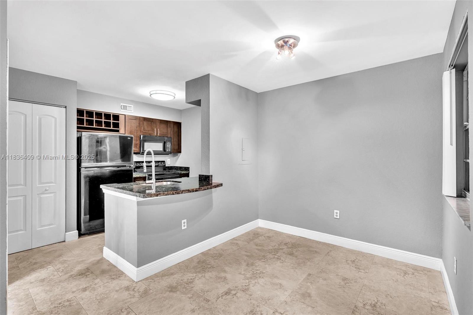 2820 N Oakland Forest Dr 208