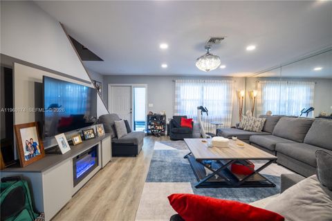 898 NW 47th St Deerfield Beach FL 33064