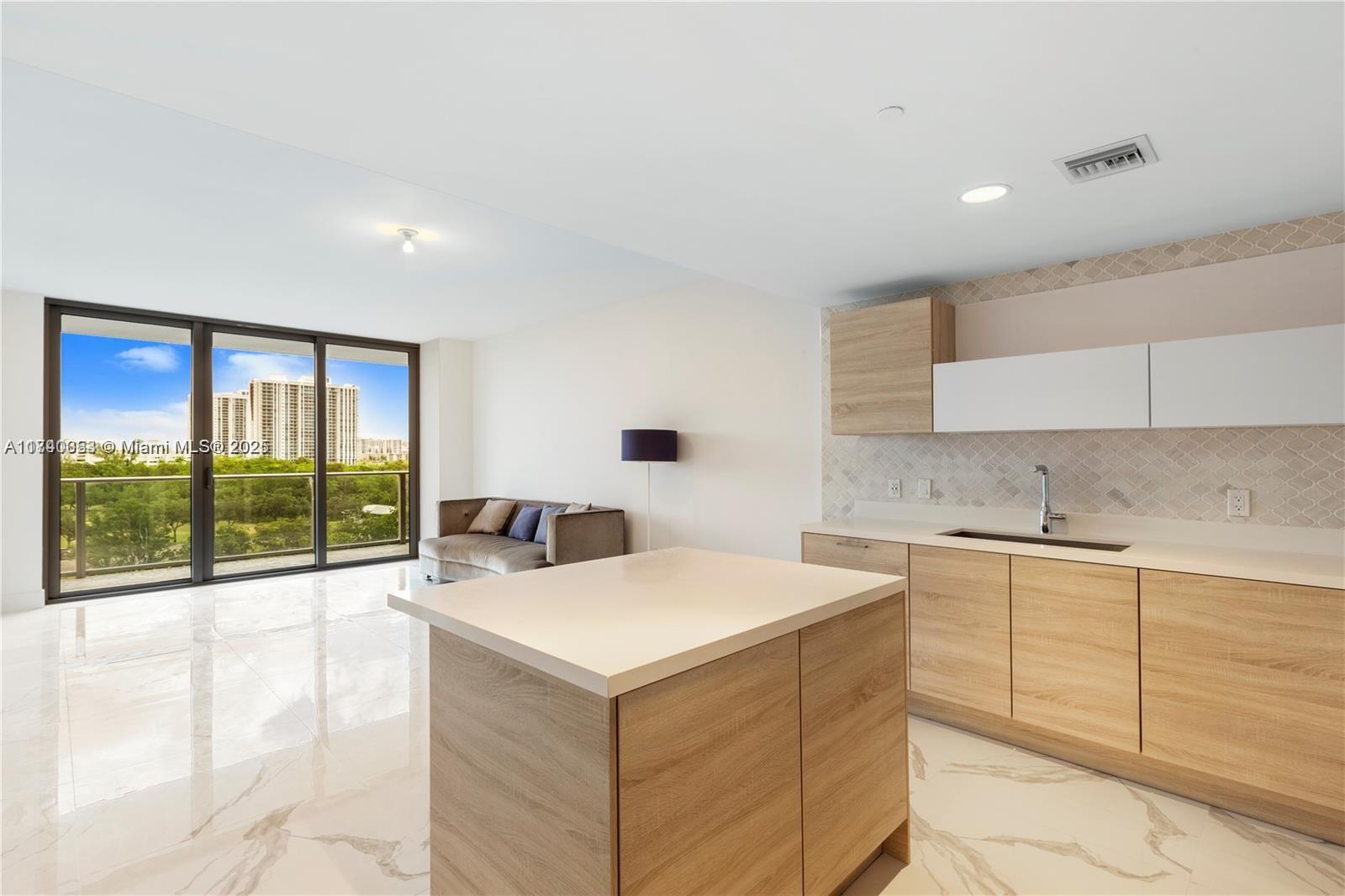 16385 Biscayne Blvd 805