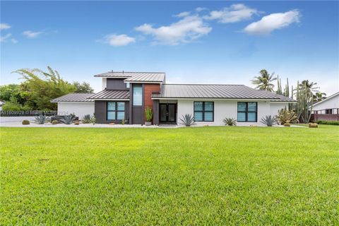 Single Family Residence in Miami FL 15051 166th St St.jpg