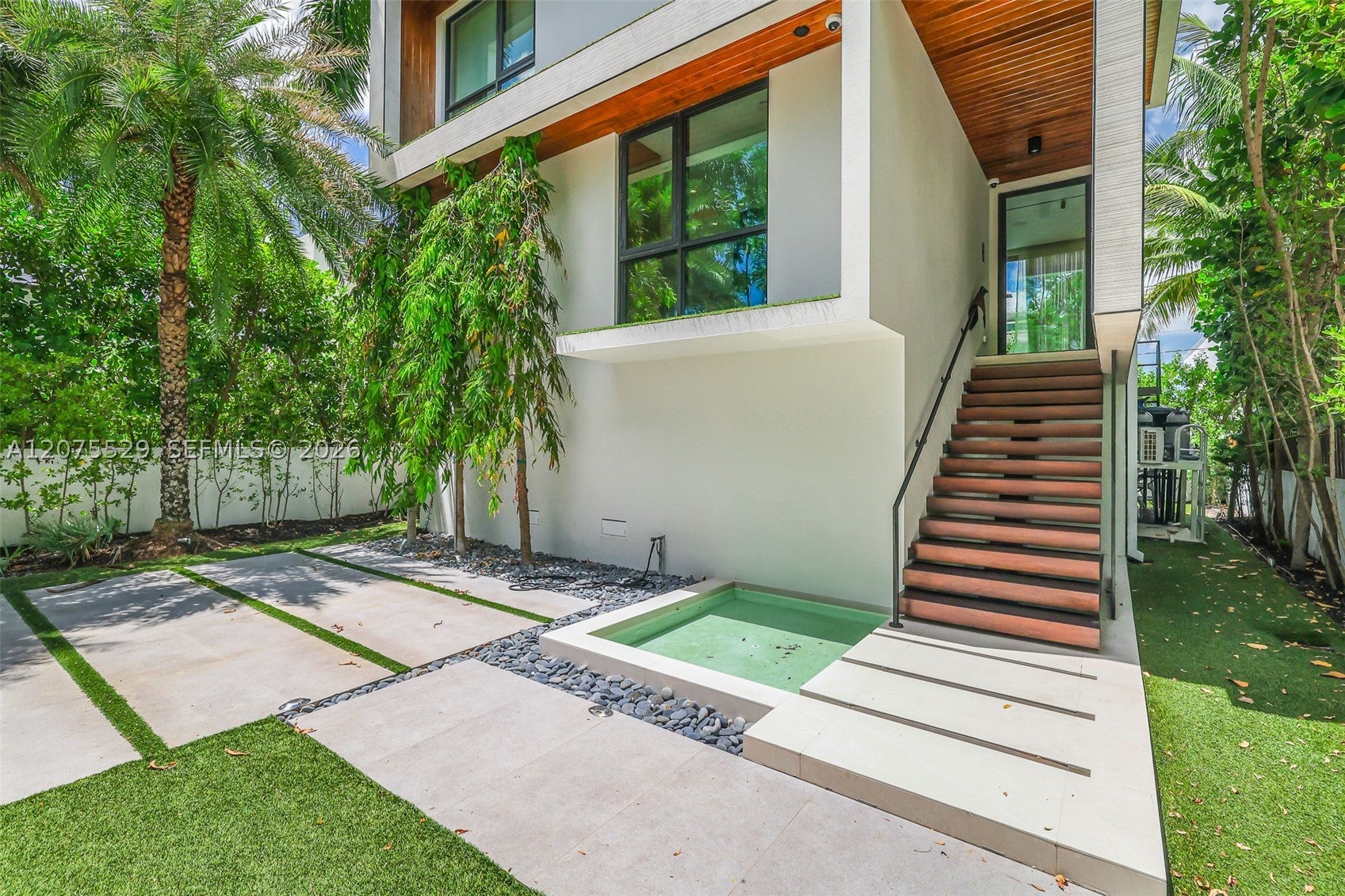 288 Palm Ave