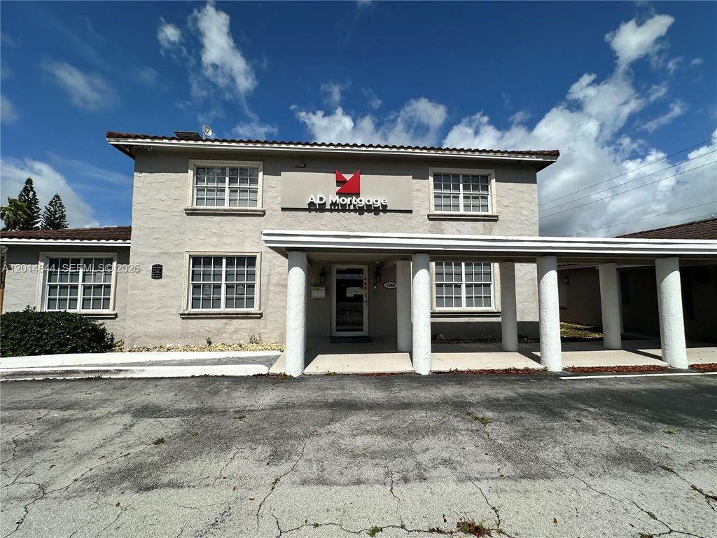 Photo of 1040 S Federal Hwy, Hollywood, FL 33020 (MLS # A12014844)