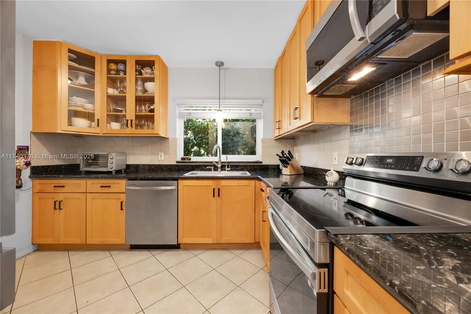 Coral Gables, Florida 33134, United States, 3 Bedrooms Bedrooms, ,2 BathroomsBathrooms,Residential,Active,7607