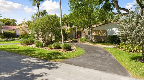 11490 SW 72nd Ct Pinecrest FL 33156