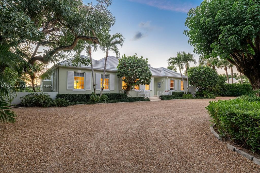 Photo of 18 Gomez Rd, Jupiter Island, FL 33455 (MLS # A11909374)