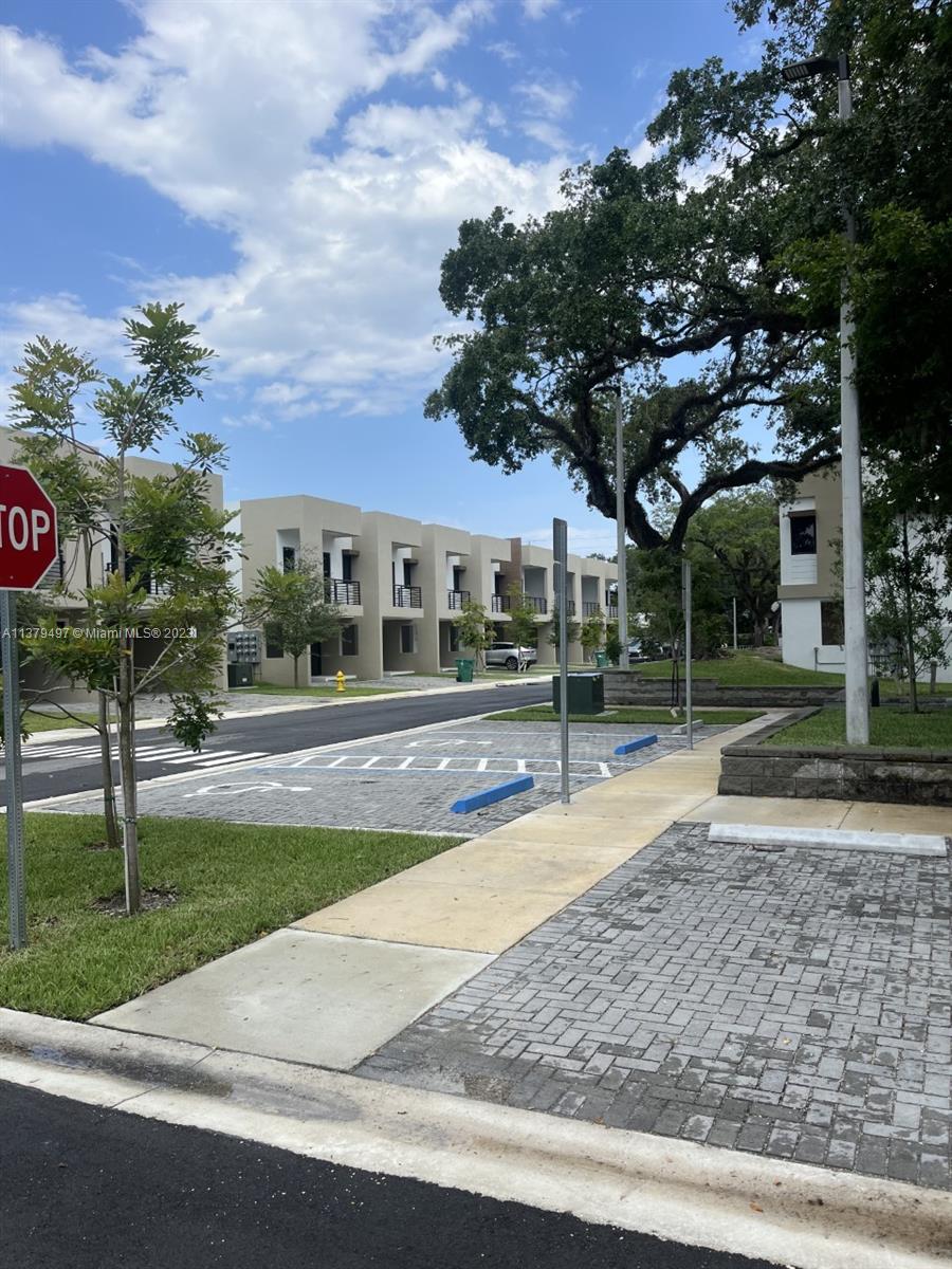 OAKS PLACE - Residential Lease