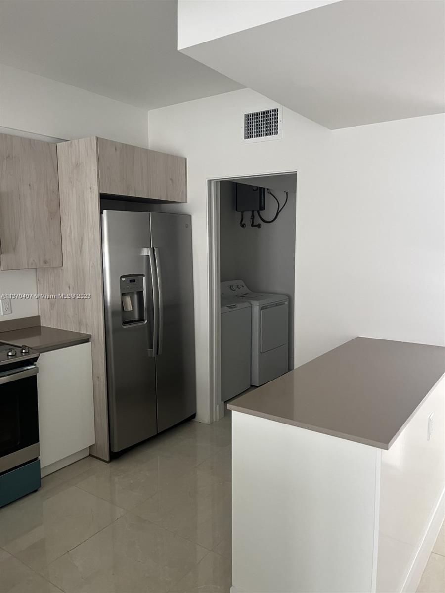 OAKS PLACE - Residential Lease