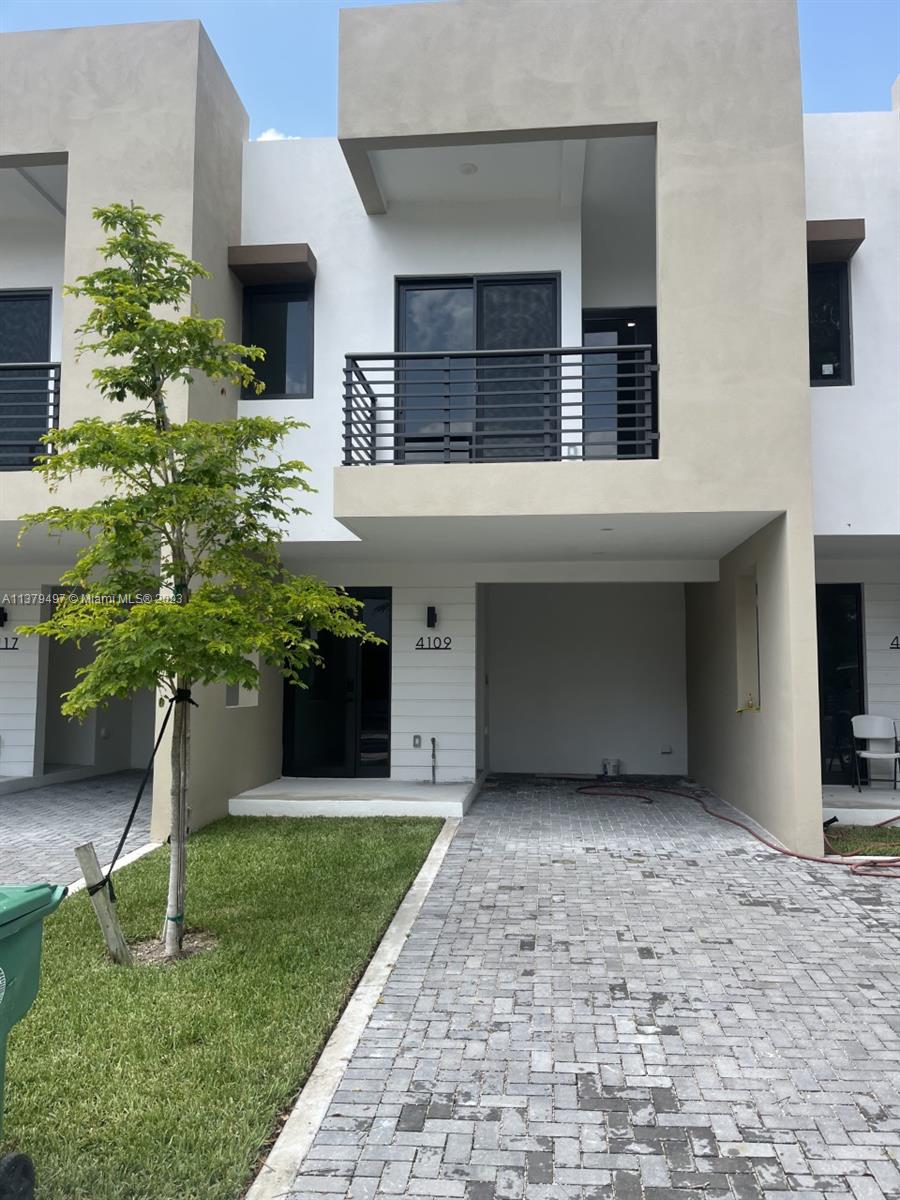 OAKS PLACE - Residential Lease
