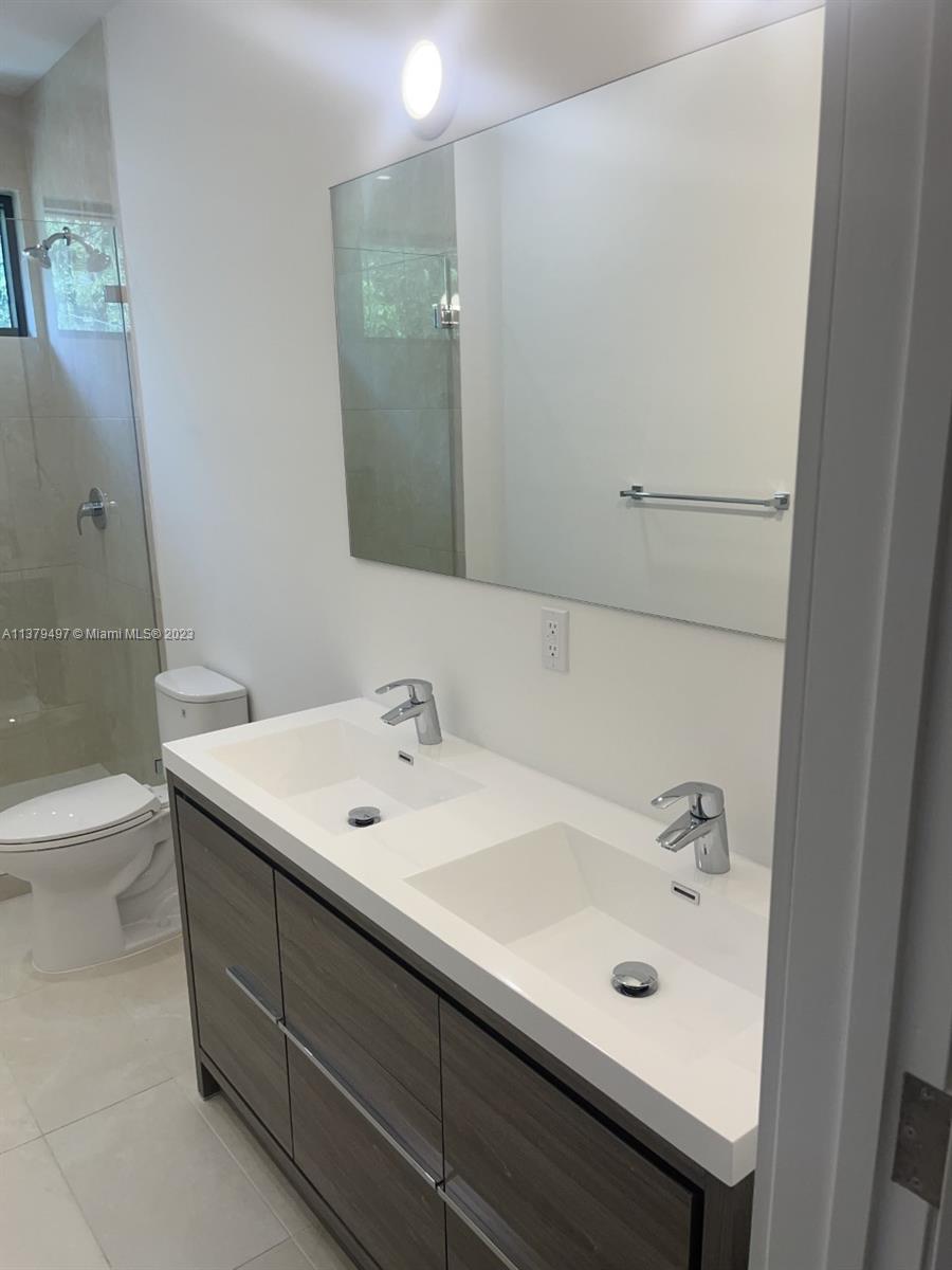 OAKS PLACE - Residential Lease