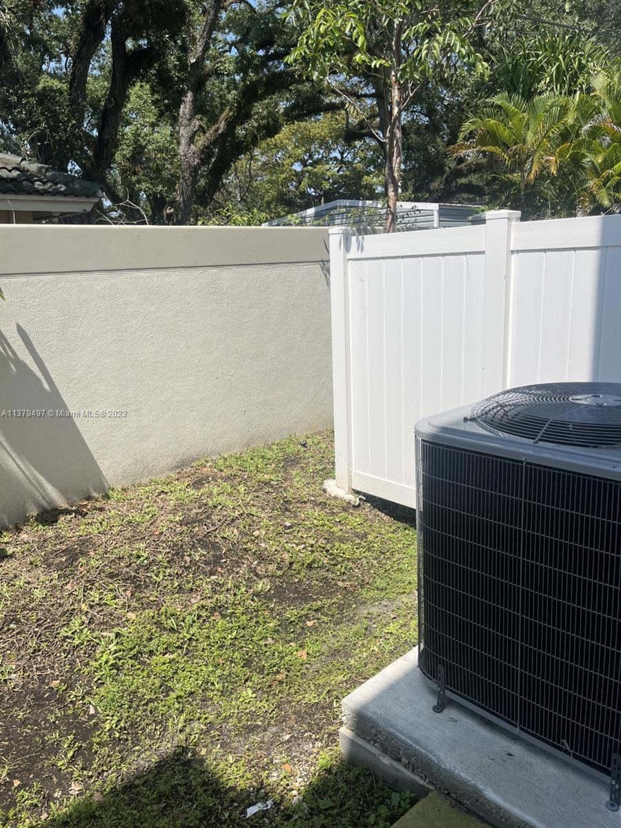 OAKS PLACE - Residential Lease