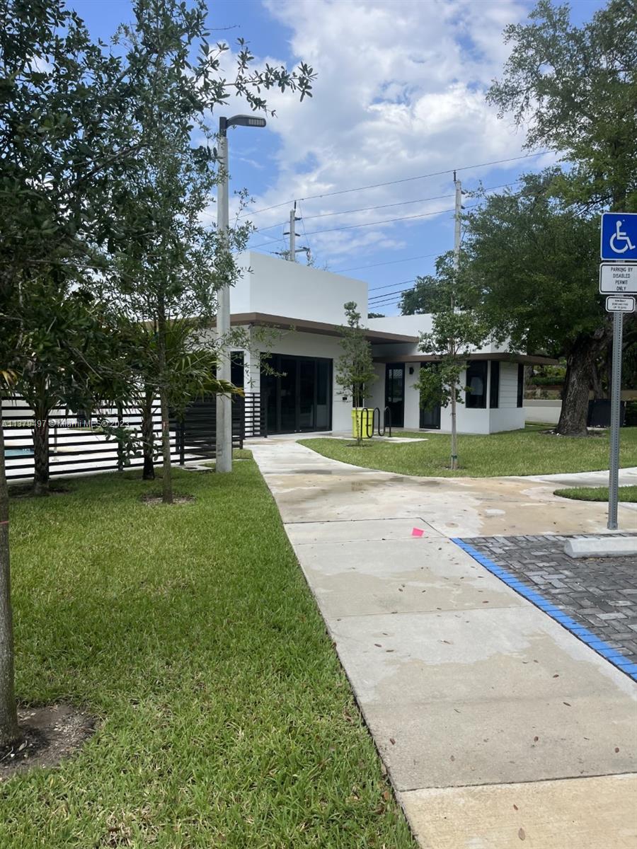 OAKS PLACE - Residential Lease