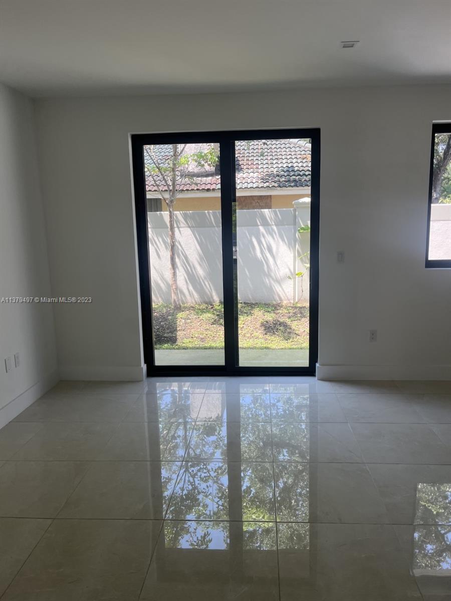 OAKS PLACE - Residential Lease