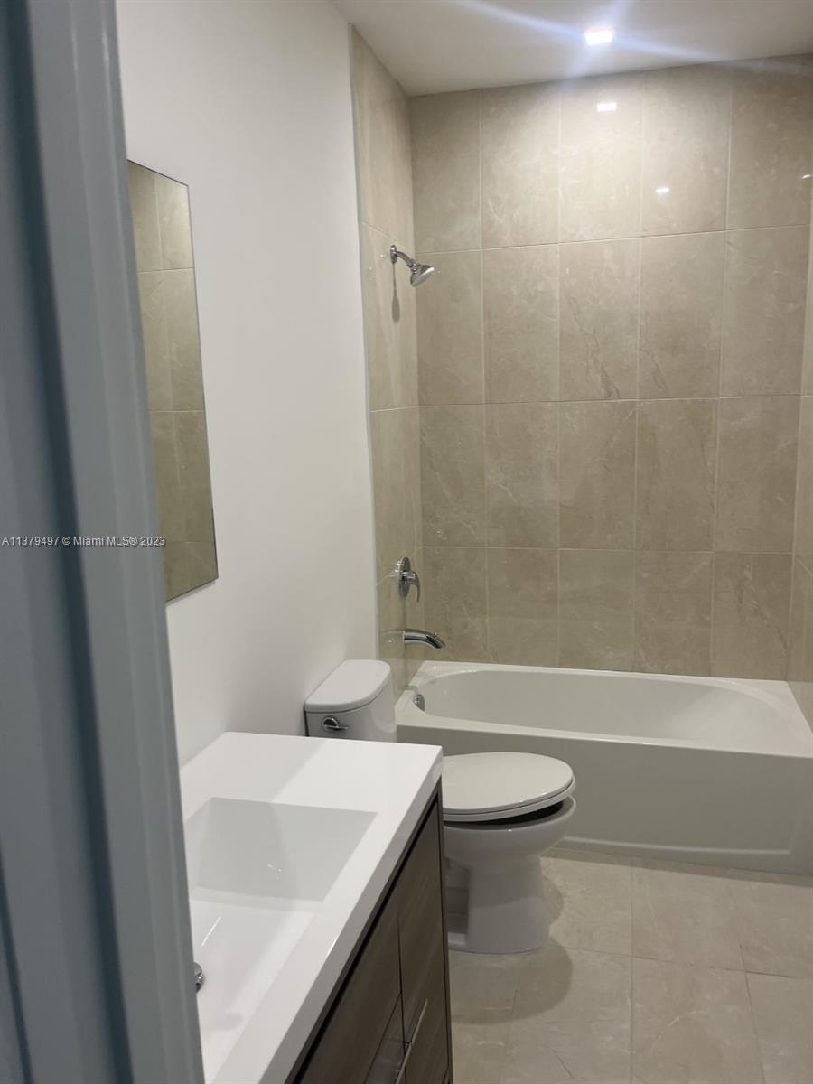 OAKS PLACE - Residential Lease