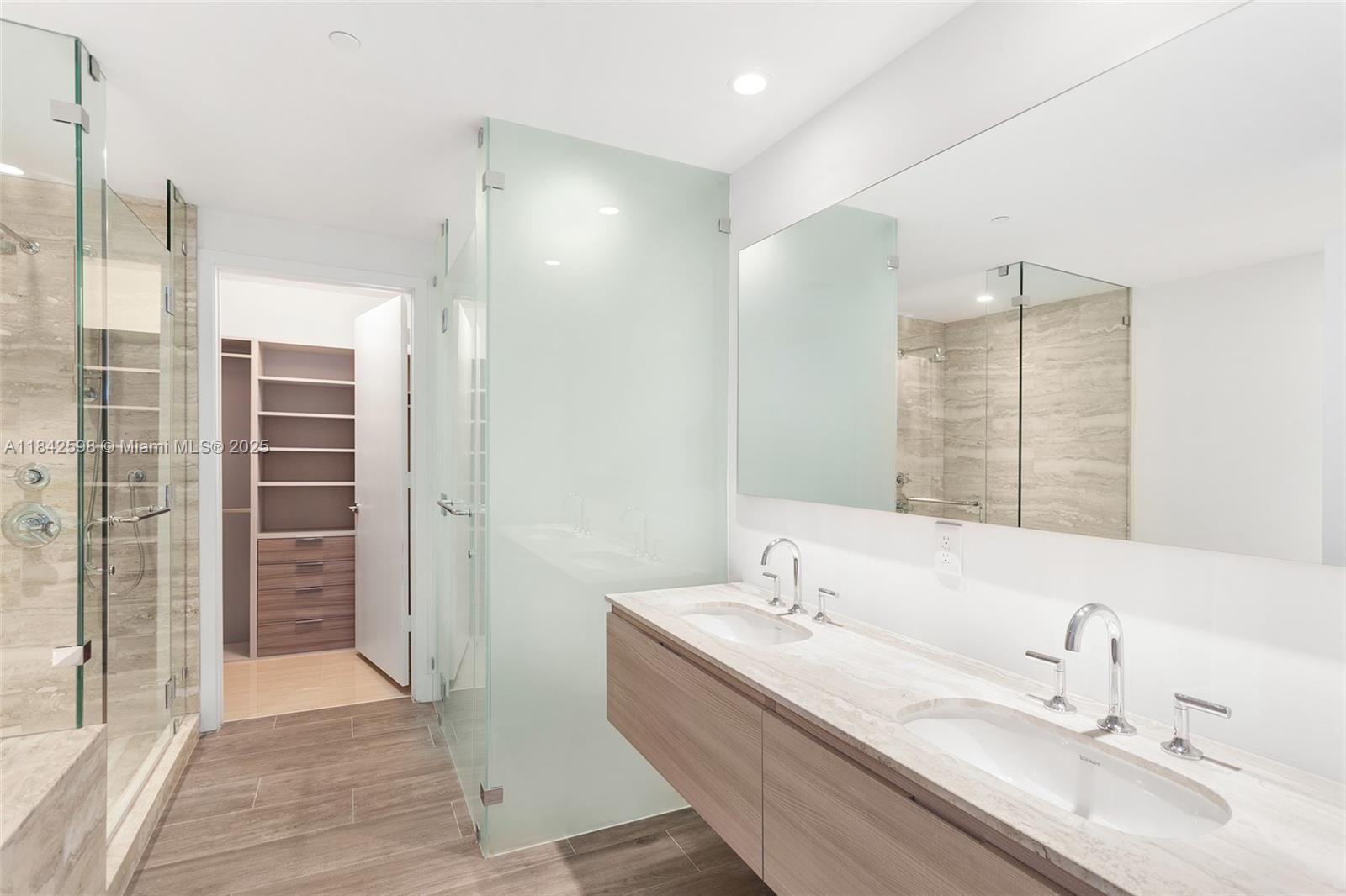 2900 NE 7th Ave 1506, Miami, FL, 33137/$795,000 4 2900 NE 7th Ave 1506