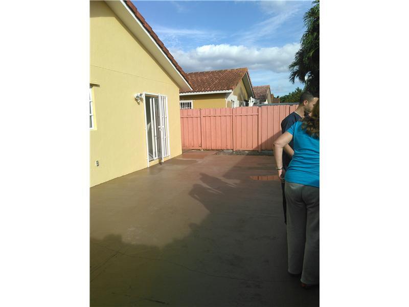 ROBLES GARDENS 5TH ADDN - Residential Lease