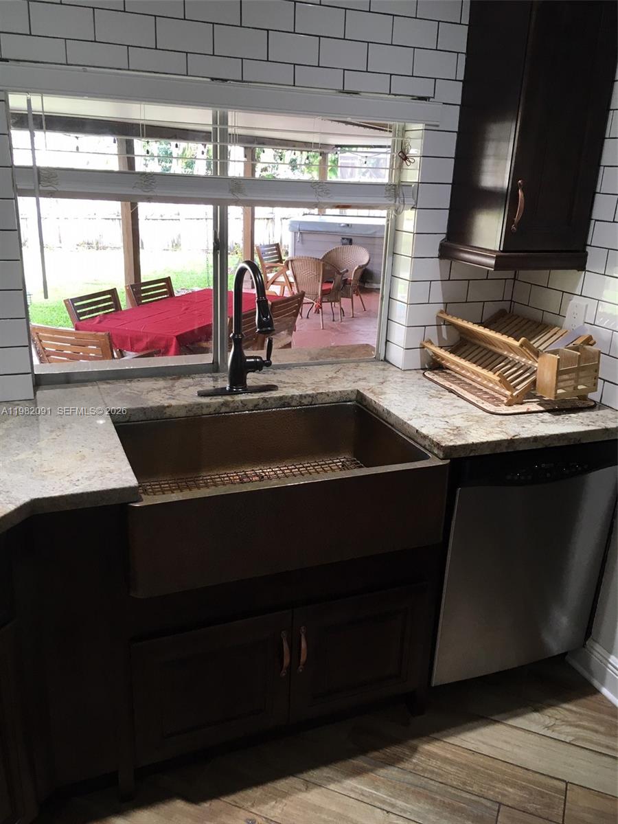 ROLLING HILLS LAKE ESTATE - Residential Lease